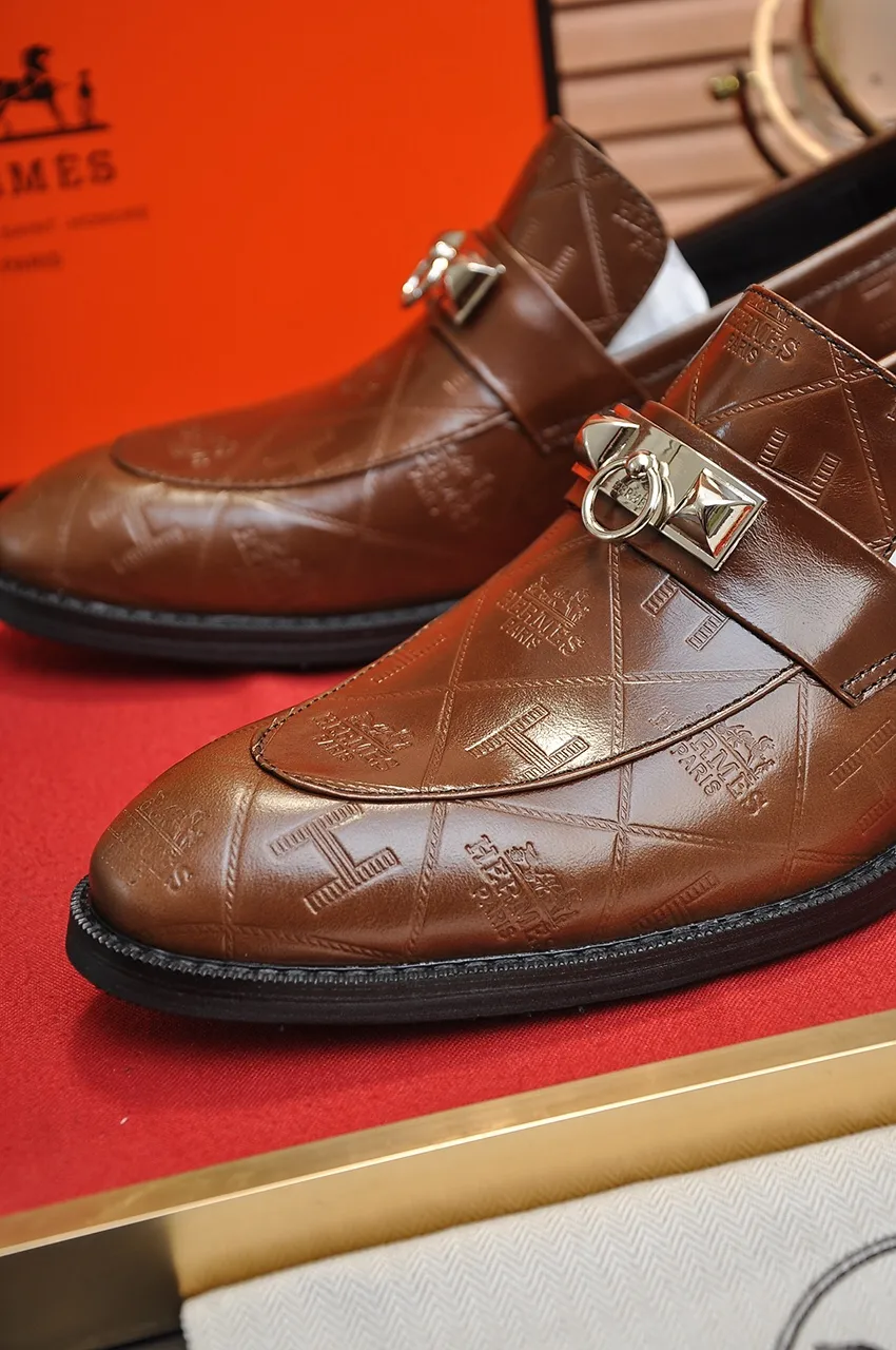 Men's shoes💰480💶[HERMES] (sheepskin lining)🍀Italian top luxury🍀He does not pursue novel styles and gorgeous colors, but attracts the favor of successful men with his flawless, elegant and classic style! This very, very comfortable, simple and stable style makes it easy to match any style! The pattern is absolutely 1:1 refined from the original case, and we strive for excellence in materials, imported cowhide + cowhide lining💪💪💪extraordinary texture👍! .Black brown code number: 38 to 45 (45 customized)